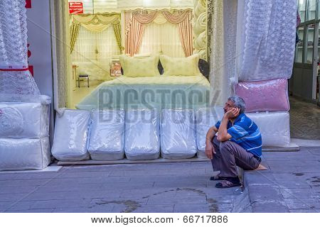 Grand Bazaar - Kapali Carsi salesman, Istanbul