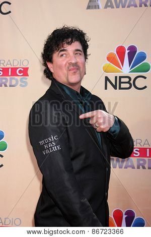 LOS ANGELES - MAR 29:  Scott Borchetta at the 2015 iHeartRadio Music Awards at the Shrine Auditorium on March 29, 2015 in Los Angeles, CA