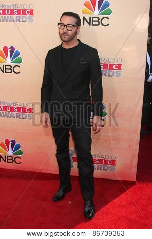 LOS ANGELES - MAR 29:  Jeremy Piven at the 2015 iHeartRadio Music Awards at the Shrine Auditorium on March 29, 2015 in Los Angeles, CA