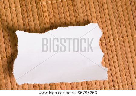 White note on wooden background