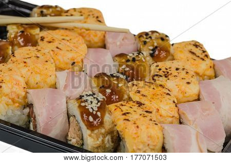 Sushi is a classic Japanese snack made from finely chopped fish fillets, usually raw, less smoked, vegetables, seafood, appropriately boiled rice, sometimes wrapped in algae noria