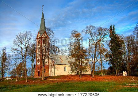 On the way from Turaida to Ragana, the church of Krimulda opens up to our view. It is one of first churches in Līvland, and with some modifications, has been preserved till today