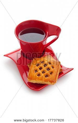 Tasse de thé et des biscuits frais sur table