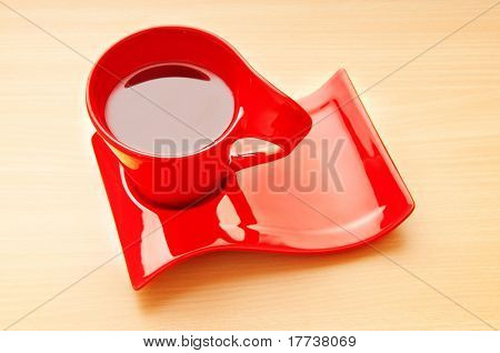 Tasse de thé sur le fond en bois