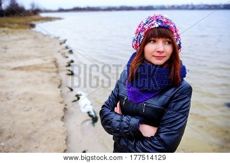 Autumn Pretty Girl Posing Near Mountain Lake. Autumn Lanscape In Forest.