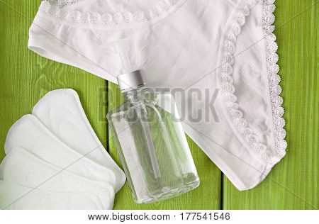 The set including the pads, lingerie and the soap dosator from above.