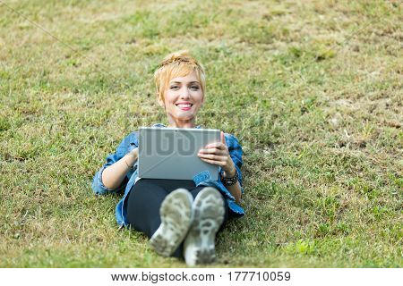 Selling Or Buying On The Internet Outdoors