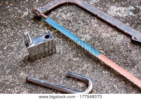 damage the lock by hand saw , problem solution stress