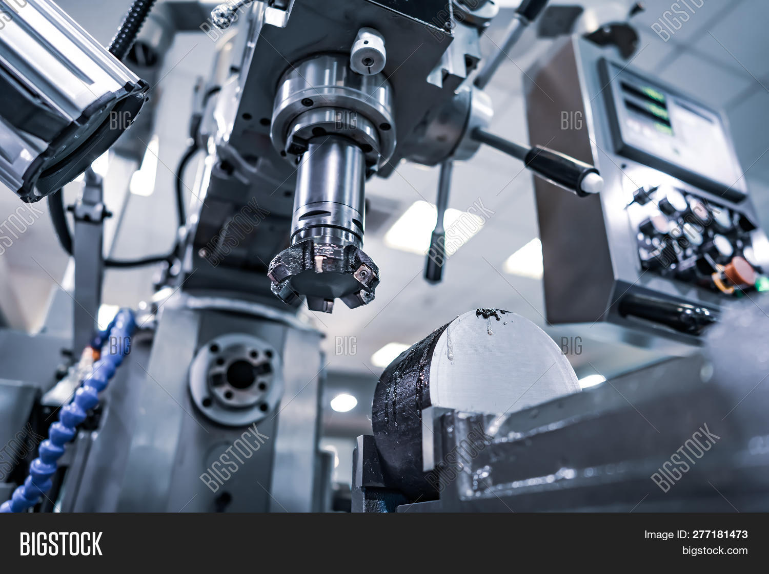 Фрезерный роботизированный комплекс kuka. Автоматизация лаборатории. Производственные технологии. Робот манипулятор kuka. Манипулятор kuka фрезерный.