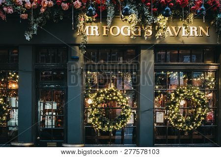 London, Uk - January 5, 2019: Christmas Decorations On Mr. Foggs Tavern, Old-style Tavern Themed Aro