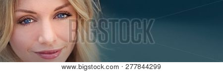 Panorma web bannere portrait of naturally beautiful woman in her twenties with blond hair and blue eyes
