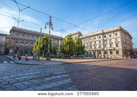Milan, Italy - 14.08.2018: Vittorio Emanuele Ii Gallery By The Monument Of Leonardo Da Vinci In Mila