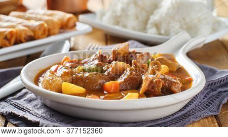 filipino beef kaldereta in bowl