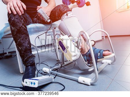 Patient On Cpm Machines, Continuous Passive Range Of Motion.