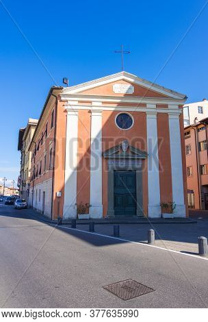 Pisa, Italy - August 14, 2019: Santa Cristina Is A Neoclassical-style, Roman Catholic Church On The 