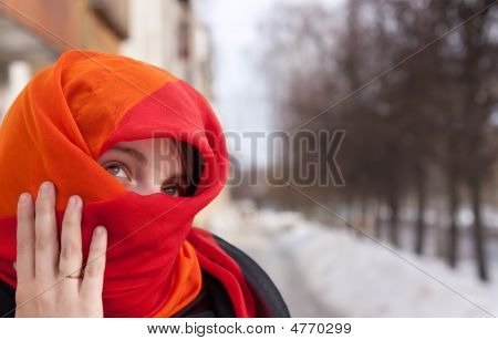 Ragazza In rossa Purdah