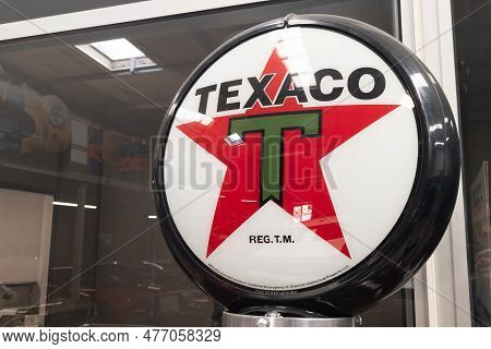 Bordeaux , Aquitaine  France - 05 29 2023 : Texaco Gas Station Pump Sign Text And Logo Star Red Bran