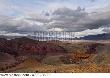 Russia. The South Of Western Siberia, The Altai Mountains. Picturesque Autumn View Of The Valley Of 