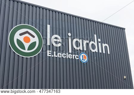 Bordeaux , Aquitaine  France - 05 29 2023 : Brico E.leclerc Le Jardin Text Logo Super Store Garden S