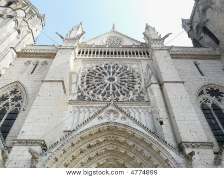 Kilisenin cephe Poitiers, Fransa