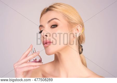 Beautiful Romantic Tender Girl Using Perfume. Woman With Bottle Of Perfume. Woman Presents Perfumes 