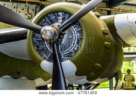 B-25 motor