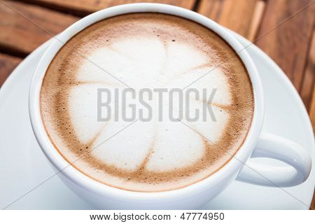 Cafe Hot Mocha Cup met melk Microfoam op gegarneerd