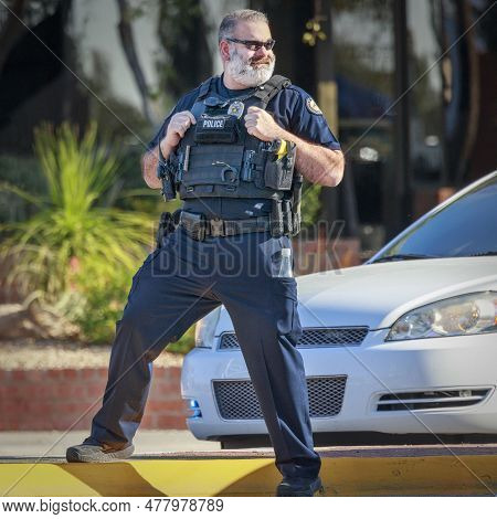 Scottsdale, Arizona, Usa - February 4, 2023: Police Officer Providing Security For The Scottsdale Pa
