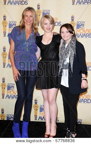 Cameron Diaz with Sofia Vassilieva and Abigail Breslin  in the Press Room at the 2009 MTV Movie Awards. Gibson Amphitheatre, Universal City, CA. 05-31-09
