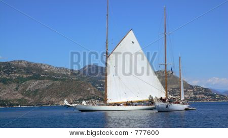 Kaksi yachts on Beaulieu