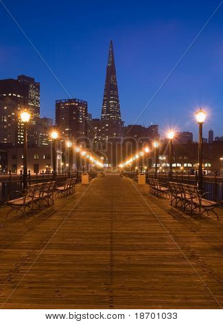 Pier 7 em San Francisco na noite