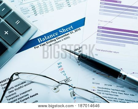 Finance financial analyse analyze analyzing analysing analysis