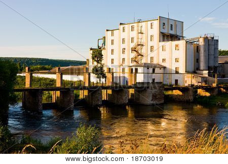 Mill auringonlaskun Chortkiv, Ukraina