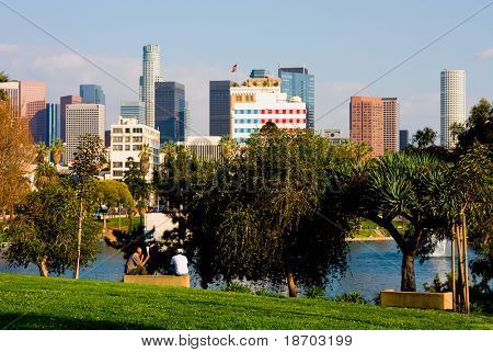 Los Angeles downtown accanto a un lago