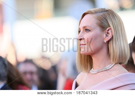  Uma Thurman attends the 'Ismael's Ghosts (Les Fantomes d'Ismael)' screening and Opening Gala during the 70th annual Cannes Film Festival at Palais des Festivals on May 17, 2017 in Cannes, France.