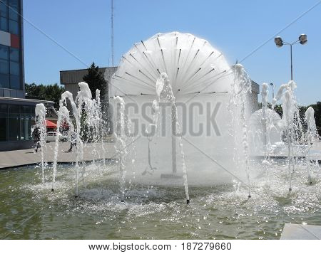 Fountain in the form of a ball surrounded by jets of water