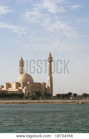 Moschea di al-Fateh Grand in Bahrain. Una scena dal mare