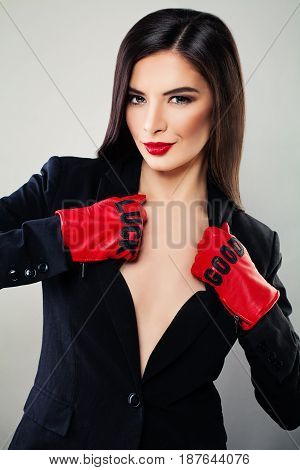 Glamorous Brunette Woman with Red Lips Makeup. Sensual Fashion Model