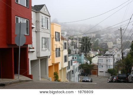 Csendes Ködös reggel, San Francisco környékén a Kite Hill Park mellett. California USA-ban.