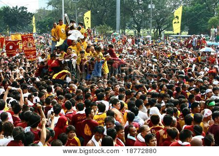 MANILA - 9 de enero: Fiesta del Nazareno del negro, la celebración religiosa más grande sola que dibujar