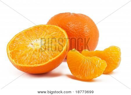 Färska Mandarin isolerad på vit bakgrund