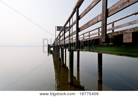 Přistávací molo na Chiemské jezero v Bavorsku v Německu
