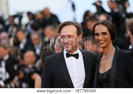 Vincent Perez attends the 'Ismael's Ghosts (Les Fantomes d'Ismael)' screening and Opening Gala during the 70th annual Cannes Film Festival at Palais  on May 17, 2017 in Cannes, France.