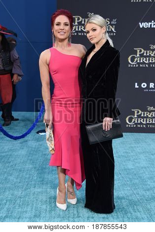 LOS ANGELES - MAY 18:  Sharna Burgess and Witney Carson arrives for 