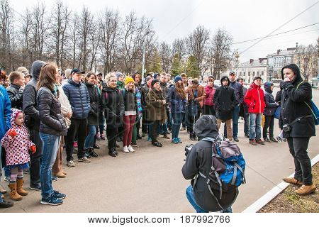Group Of People During Historical Tours In Spring In Kirov City