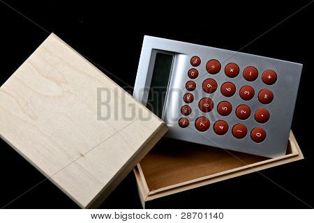 Houten doos en rekenmachine