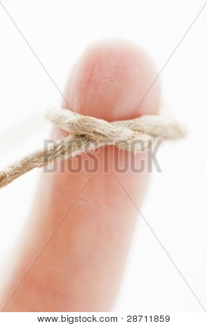 손가락 주위에 묶인 문자열