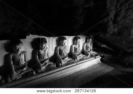 Hpa-an, Myanmar - 19 November, 2018: Black And White Picture Of Beautiful Sitting Buddha Statues At 