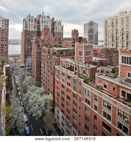New York City brownstone apartment buildings