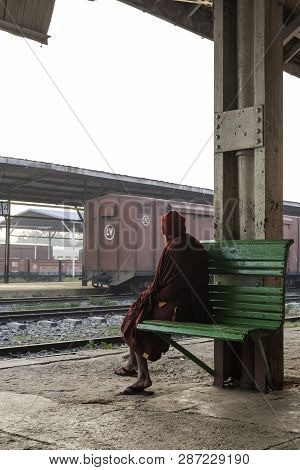Thazi, Myanmar - 23 November, 2018: Vertical Picture Of People At Thazi Train Station During Sunrise